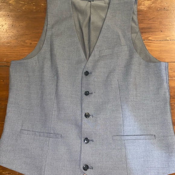 Men’s Medium Vest - Picture 8 of 8